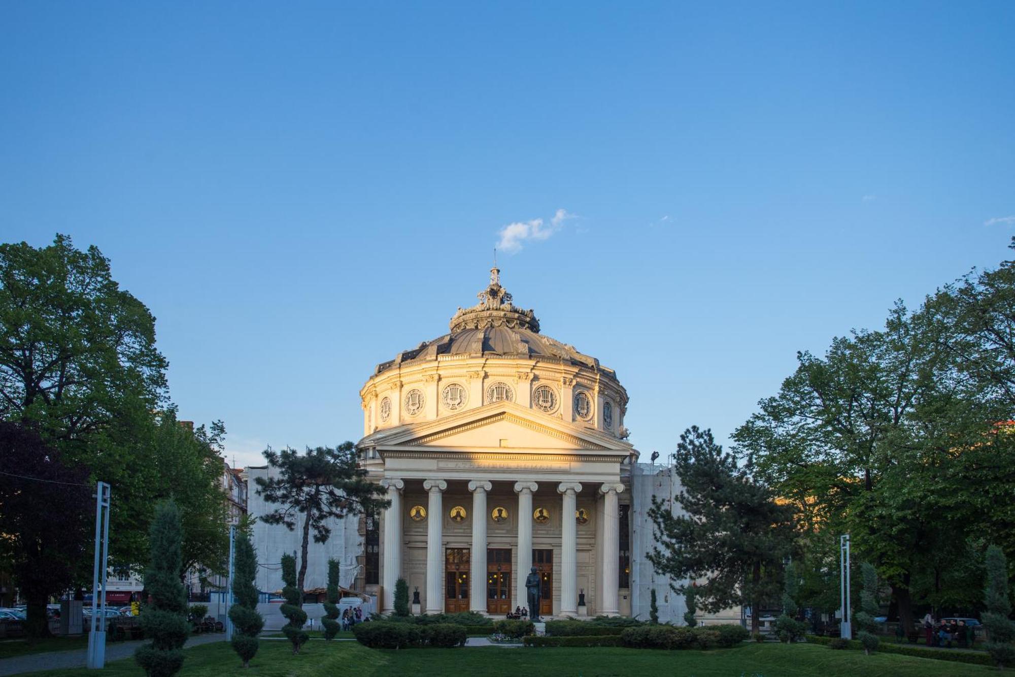 Eclectic 3 Bedroom Calea Victoriei By Urbanesq Бухарест Экстерьер фото