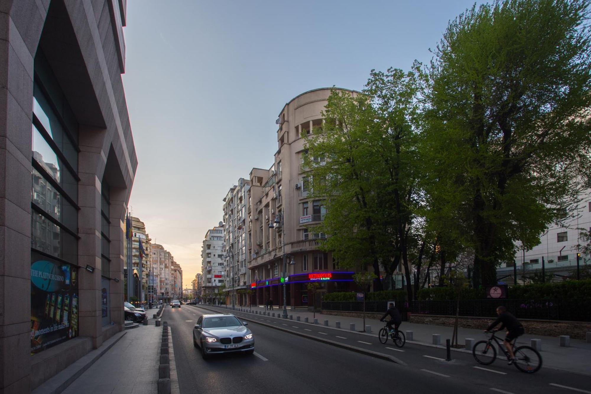Eclectic 3 Bedroom Calea Victoriei By Urbanesq Бухарест Экстерьер фото