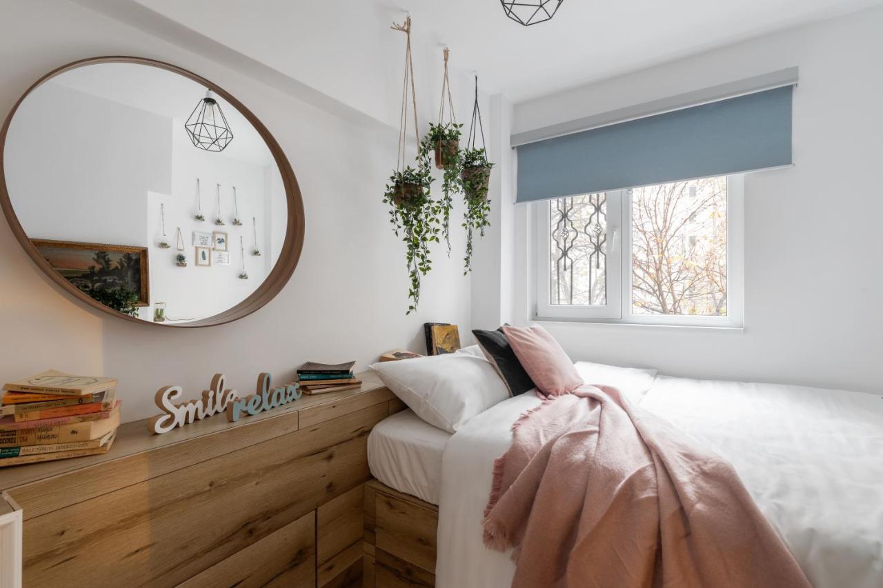 Eclectic 3 Bedroom Calea Victoriei By Urbanesq Бухарест Экстерьер фото