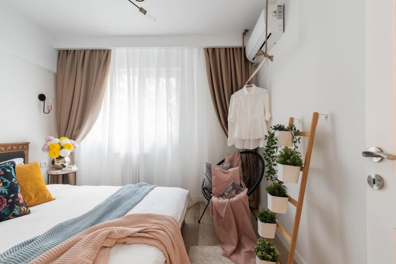 Eclectic 3 Bedroom Calea Victoriei By Urbanesq Бухарест Экстерьер фото