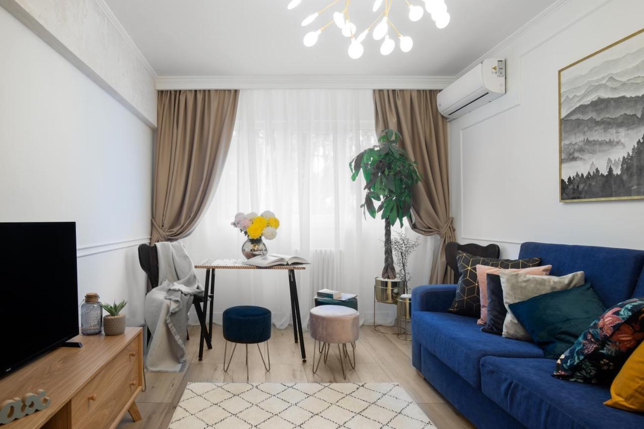Eclectic 3 Bedroom Calea Victoriei By Urbanesq Бухарест Экстерьер фото