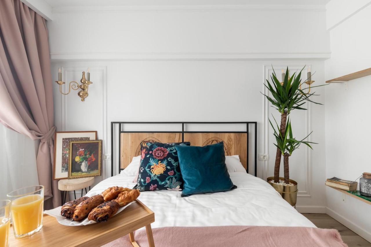 Eclectic 3 Bedroom Calea Victoriei By Urbanesq Бухарест Экстерьер фото
