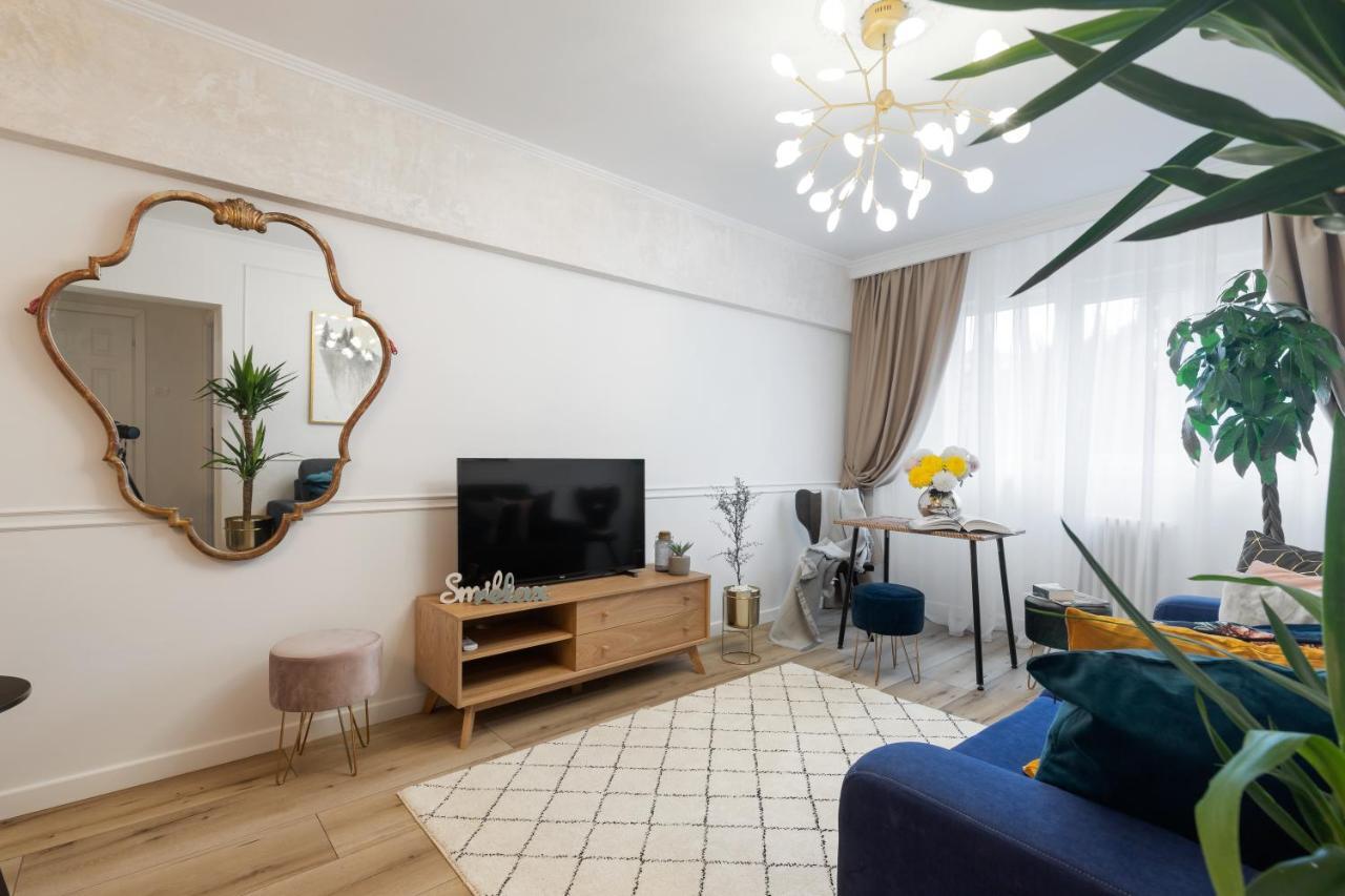 Eclectic 3 Bedroom Calea Victoriei By Urbanesq Бухарест Экстерьер фото