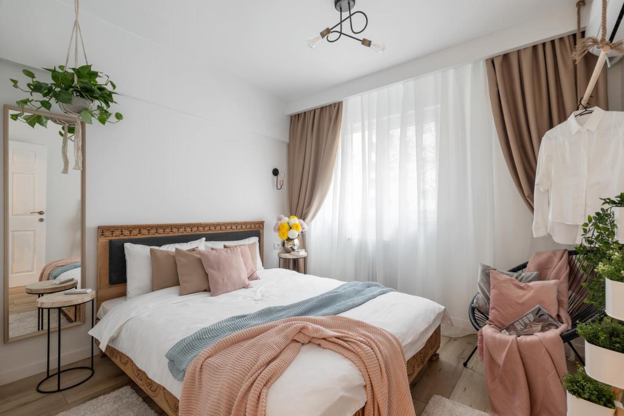 Eclectic 3 Bedroom Calea Victoriei By Urbanesq Бухарест Экстерьер фото